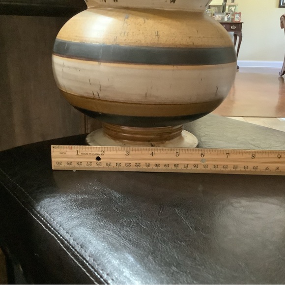 Beautiful table top decor. Earth tone colors. Excellent condition - Picture 2 of 5